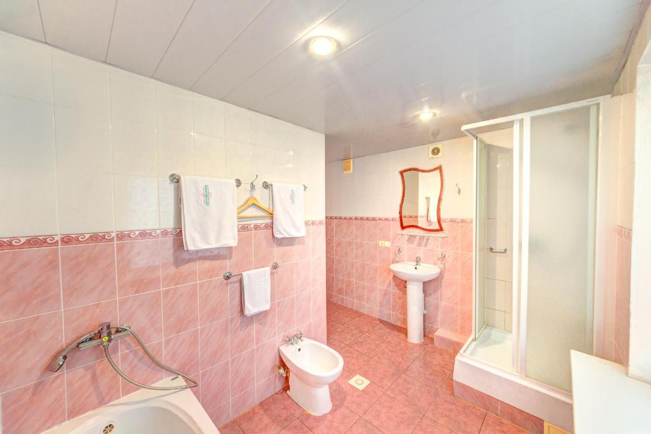 Holosiyvsky Hotel Kiev Eksteriør billede