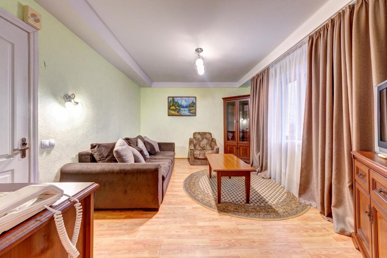 Holosiyvsky Hotel Kiev Eksteriør billede