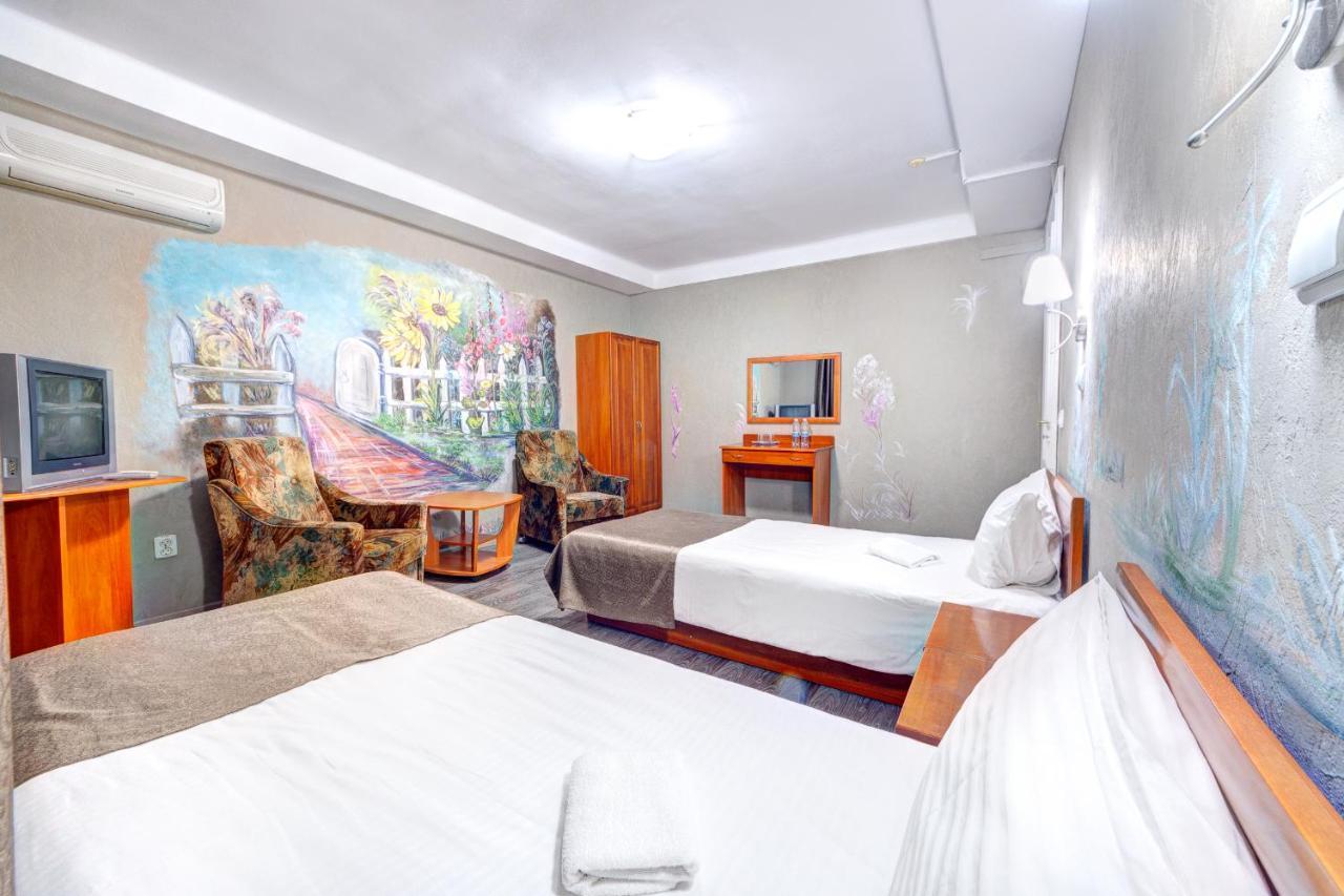 Holosiyvsky Hotel Kiev Eksteriør billede
