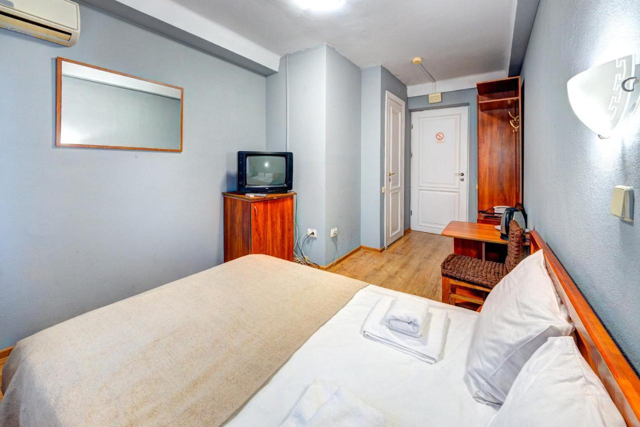 Holosiyvsky Hotel Kiev Eksteriør billede